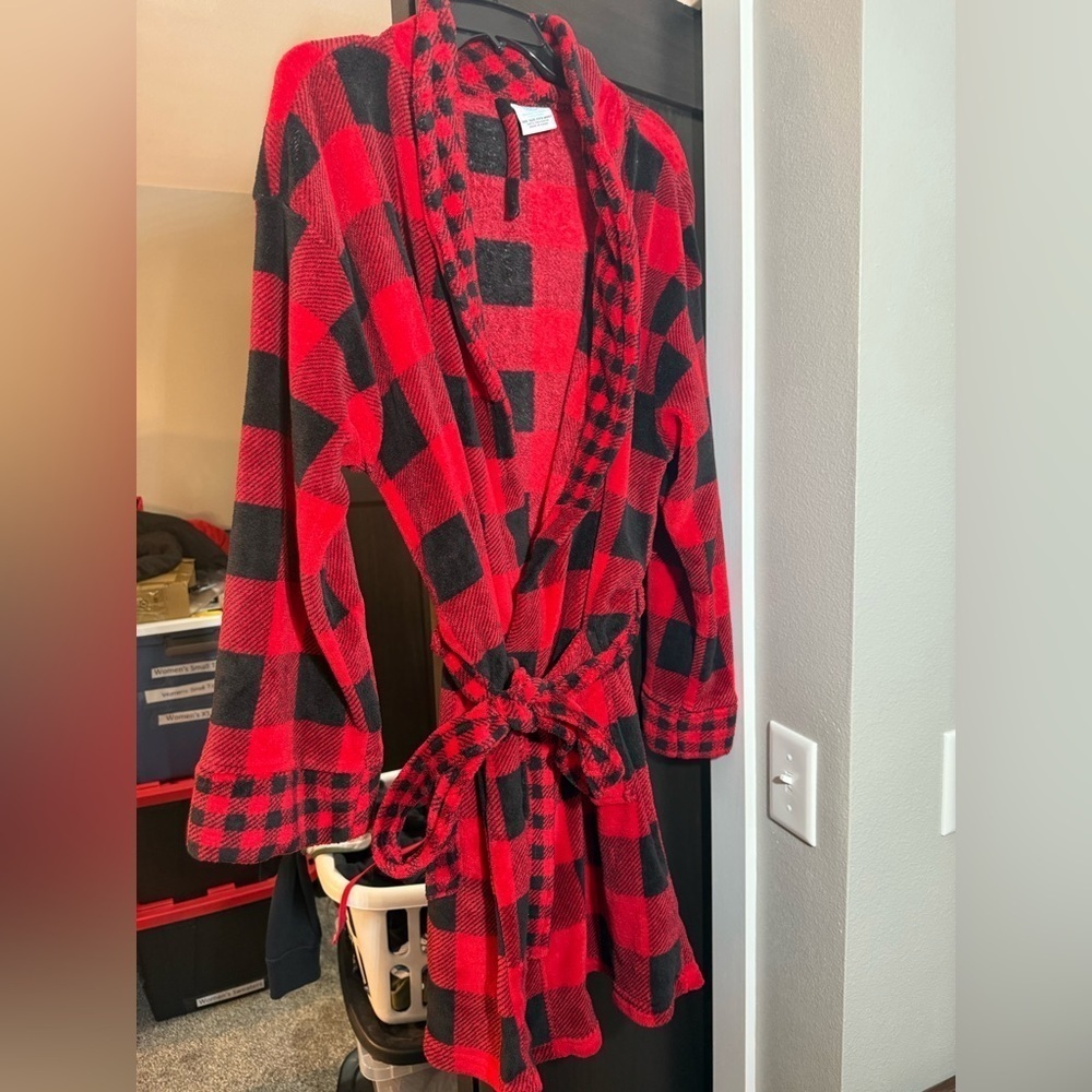 Martha Stewart Collection Red And Black Plaid Robe One Size Martha Stewart Collection Red And Black Plaid Robe One Size